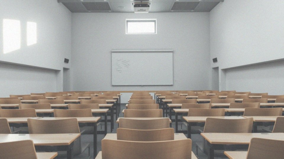Jak wprowadzenie systemu oceniania zaliczone/niezaliczone wpływa na studentów?