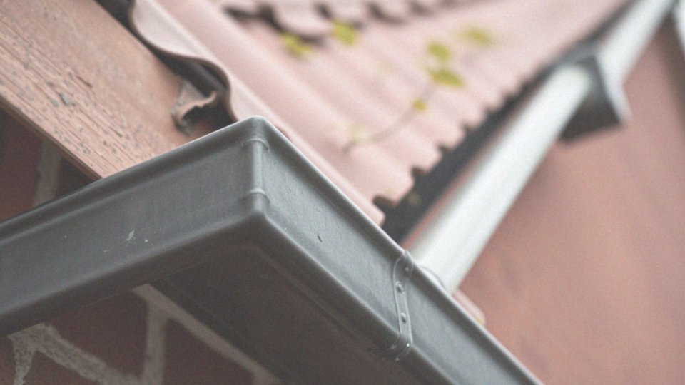 Jakie materiały są używane do produkcji rynien metalowych?